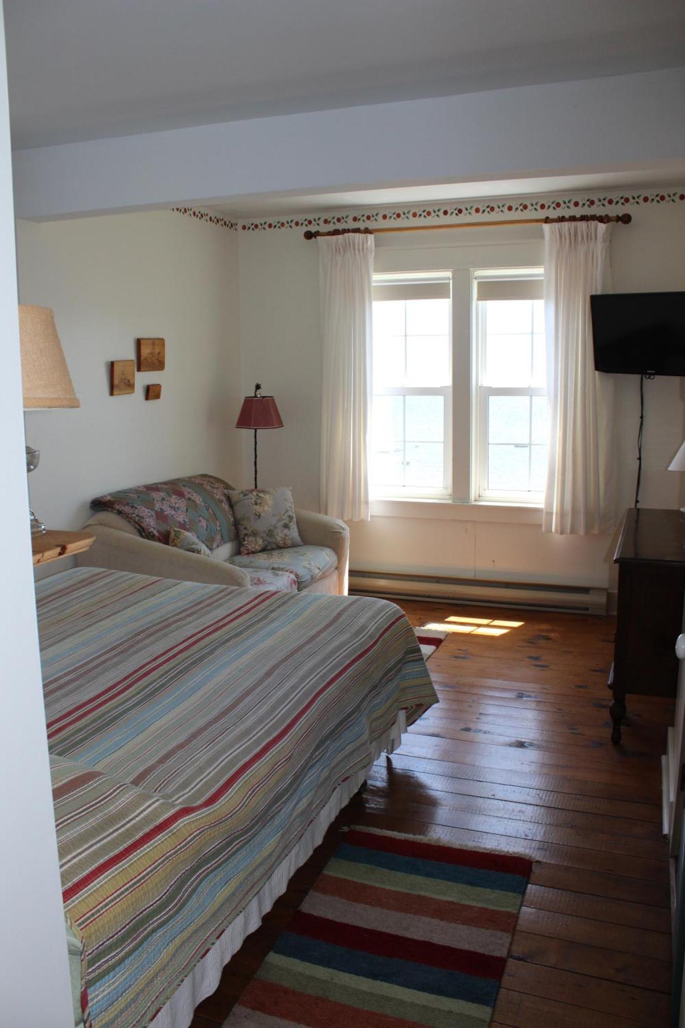 Compass Rose Heritage Inn North Head Room photo