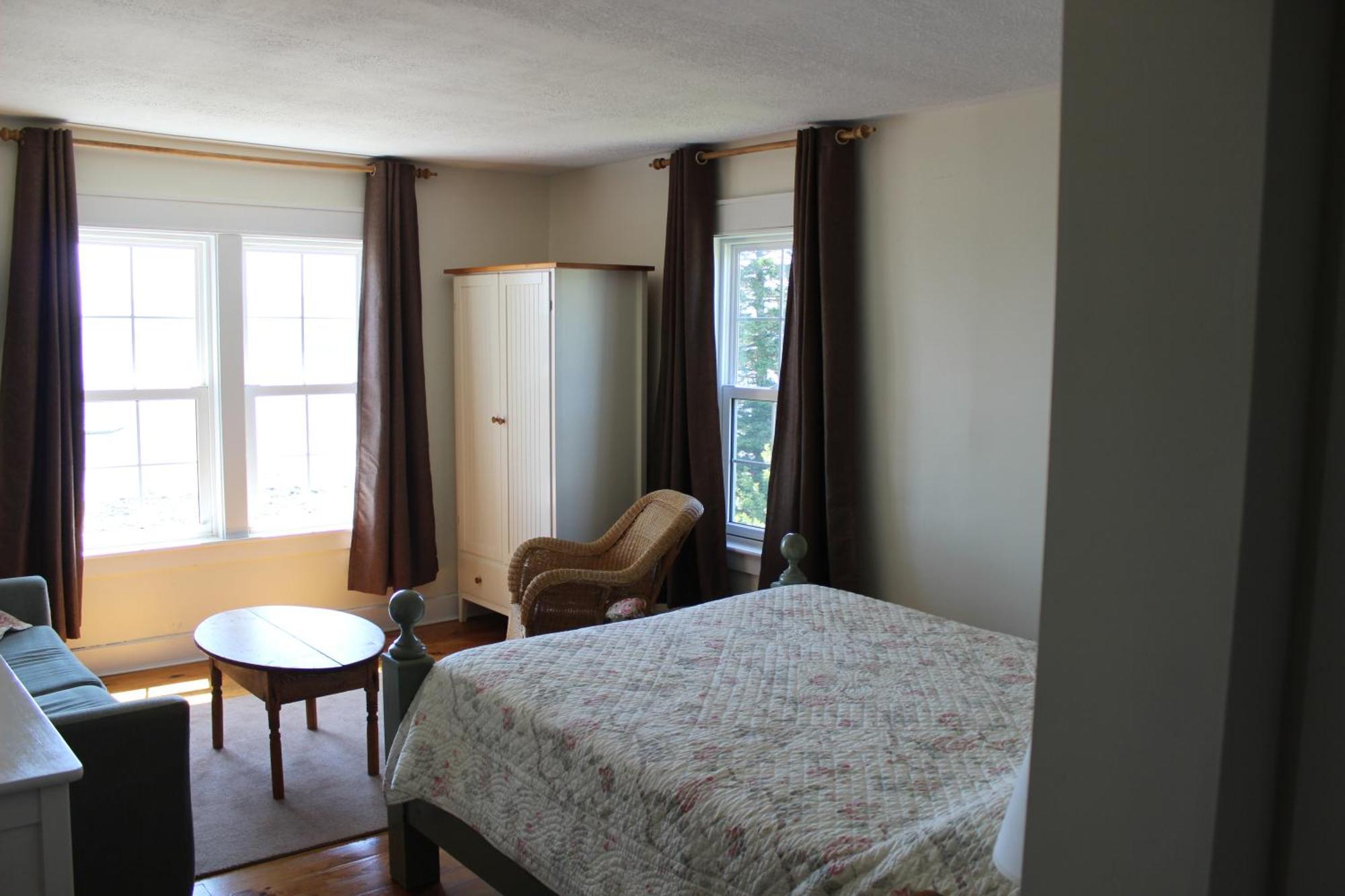 Compass Rose Heritage Inn North Head Room photo